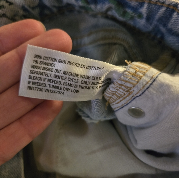 Size 17 NWT Women's 90's Relaxed Straight Jeans - Wild Fable - Light Blue Floral - Picture 11 of 11